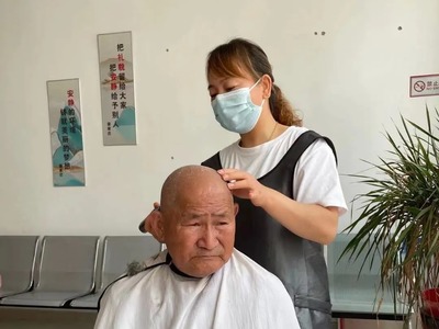 裴家莊村 為民服務踐初心，愛心理發暖人心