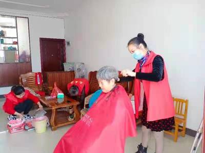 愛心義剪進社區，志愿服務情暖老人心