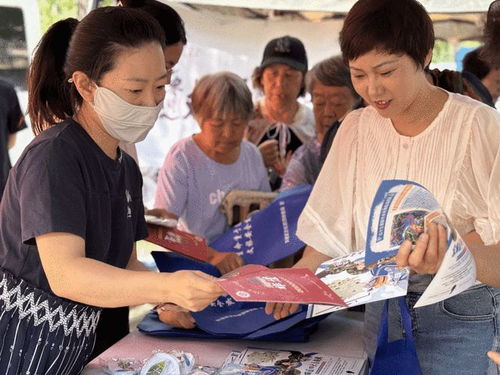 東麗區舉辦便民市集，理發服務點亮居民生活圈