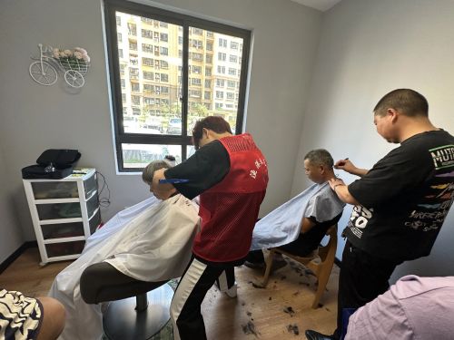 便民服務接地氣，崇明集市暖人心