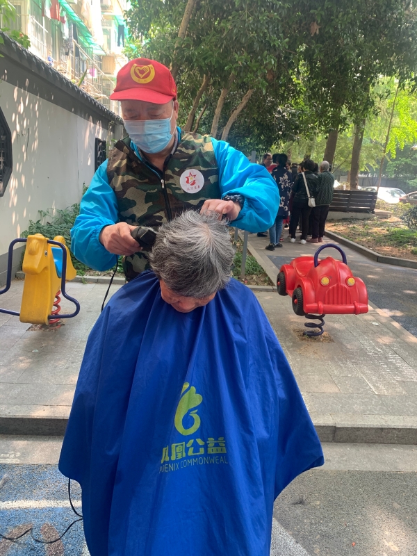 主題教育進行時 | 傳承紅色薪火 弘揚時代精神 理發服務